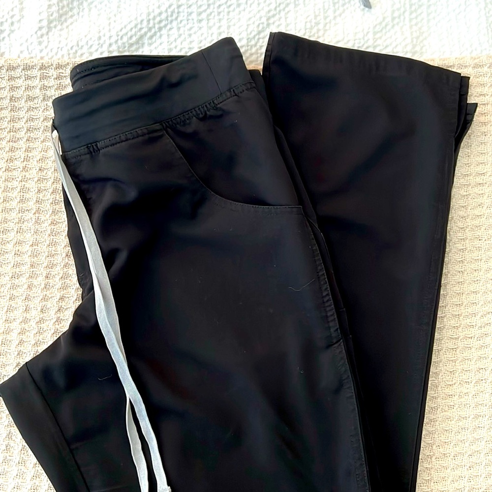 FIGS black medium Kade bottoms
